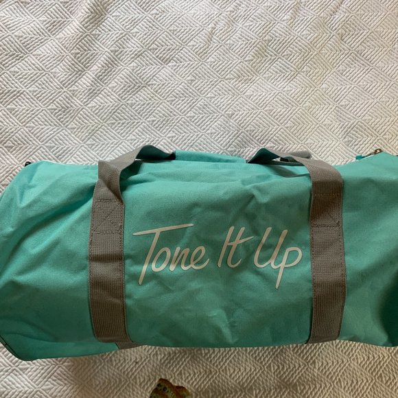 Tone It Up TIU cylinder round end duffle in light blue (teal) - Picture 3 of 6